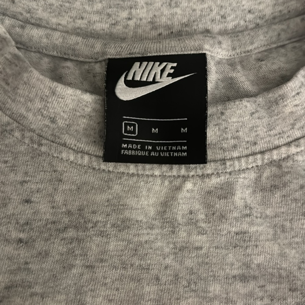 Cropped Nike Workout Tank - Picture 2 of 4